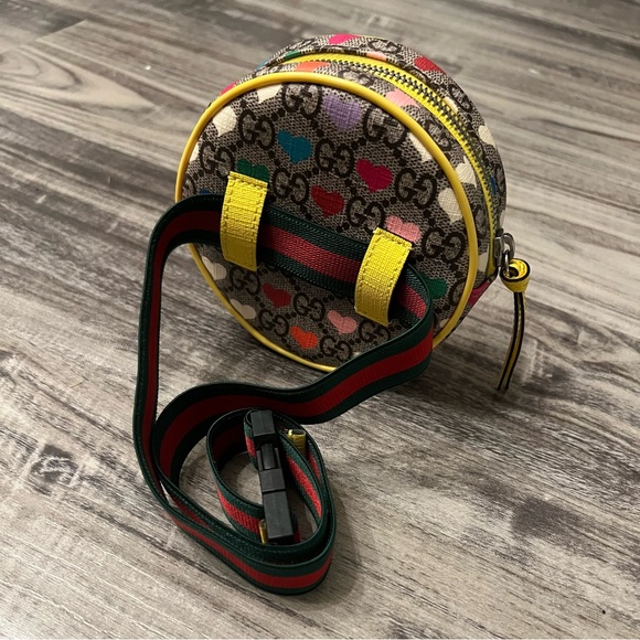Authentic Gucci Pre-Owned
2016-2023 GG Supreme Kids Hearts belt bag - Picture 3 of 10